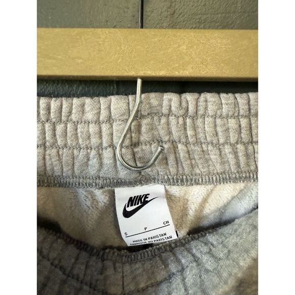 Nike Sportswear Mens Gray Jogger Sweatpants Size Small Comfy - Picture 3 of 3